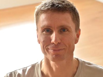 Rory Viggers - YOAS yoga teacher